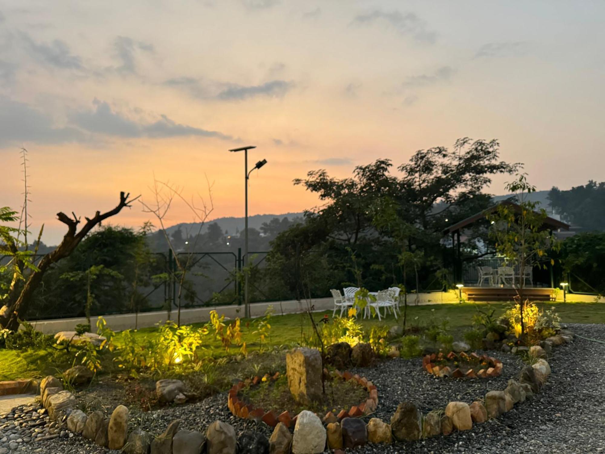 Cliff House, 3Br Lux Farmhouse 2Km To Rajpur Road 데라둔 외부 사진